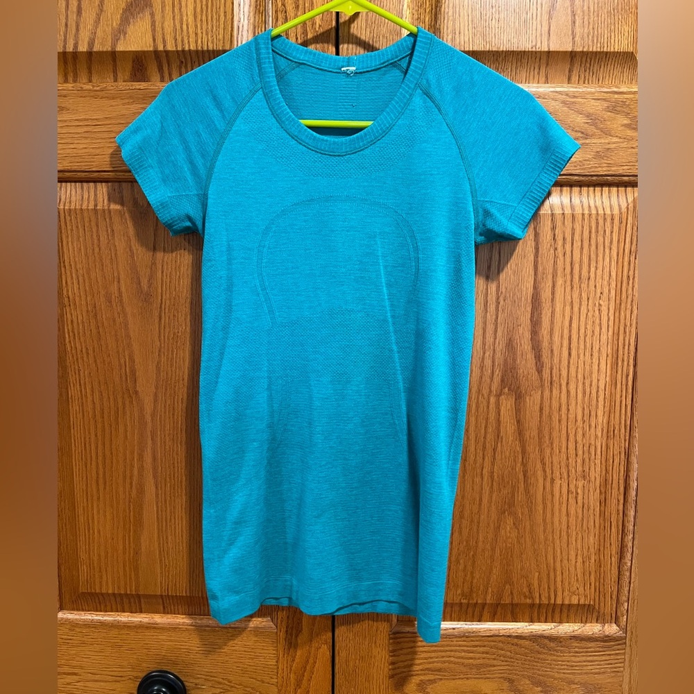 Green/Blue Lululemon Short Sleeve Size 6